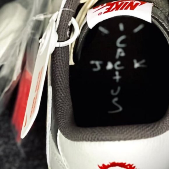 Nike Travis Scott Jordan’s - Picture 3 of 3